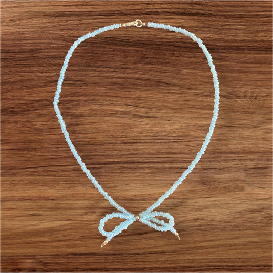 Bello collar de lazo